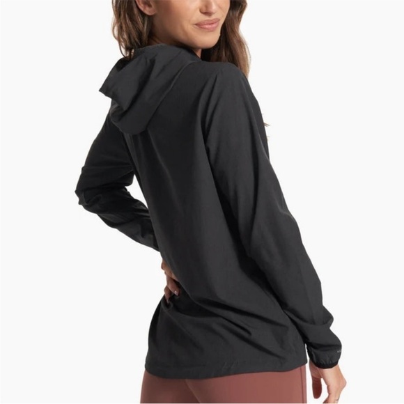 Vuori Outdoor Trainer Shell Black hooded womens lightweight pockets vw501 Sz M - Picture 2 of 16